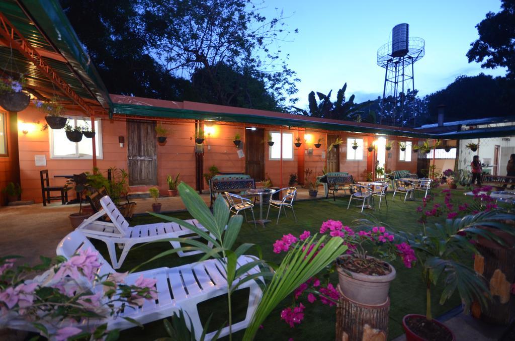 Airportside Inn Puerto Princesa Exteriör bild