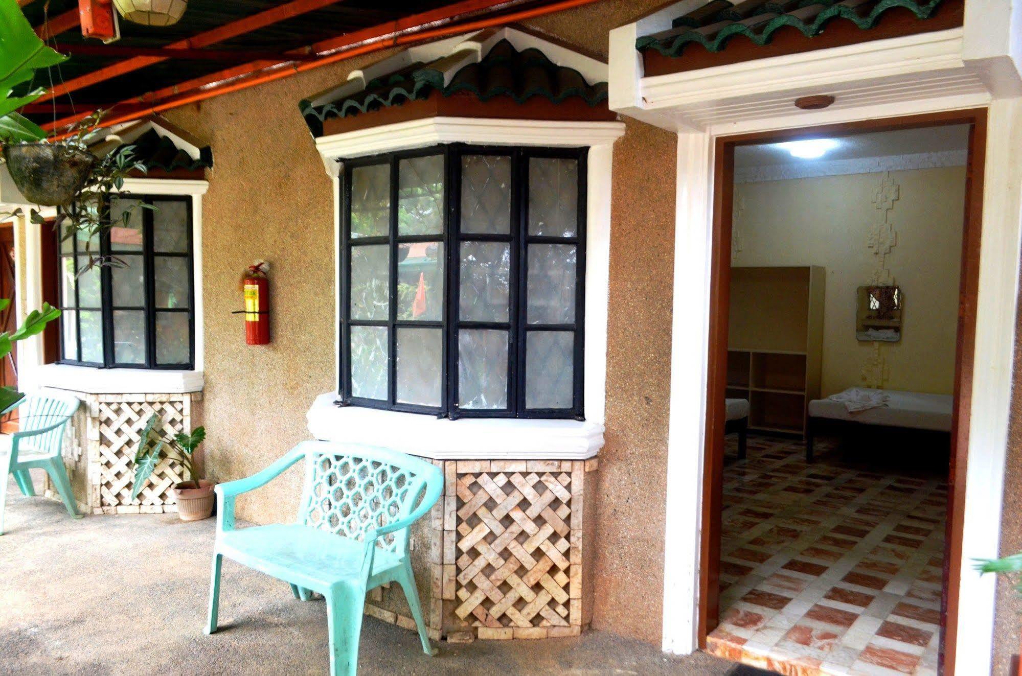 Airportside Inn Puerto Princesa Exteriör bild